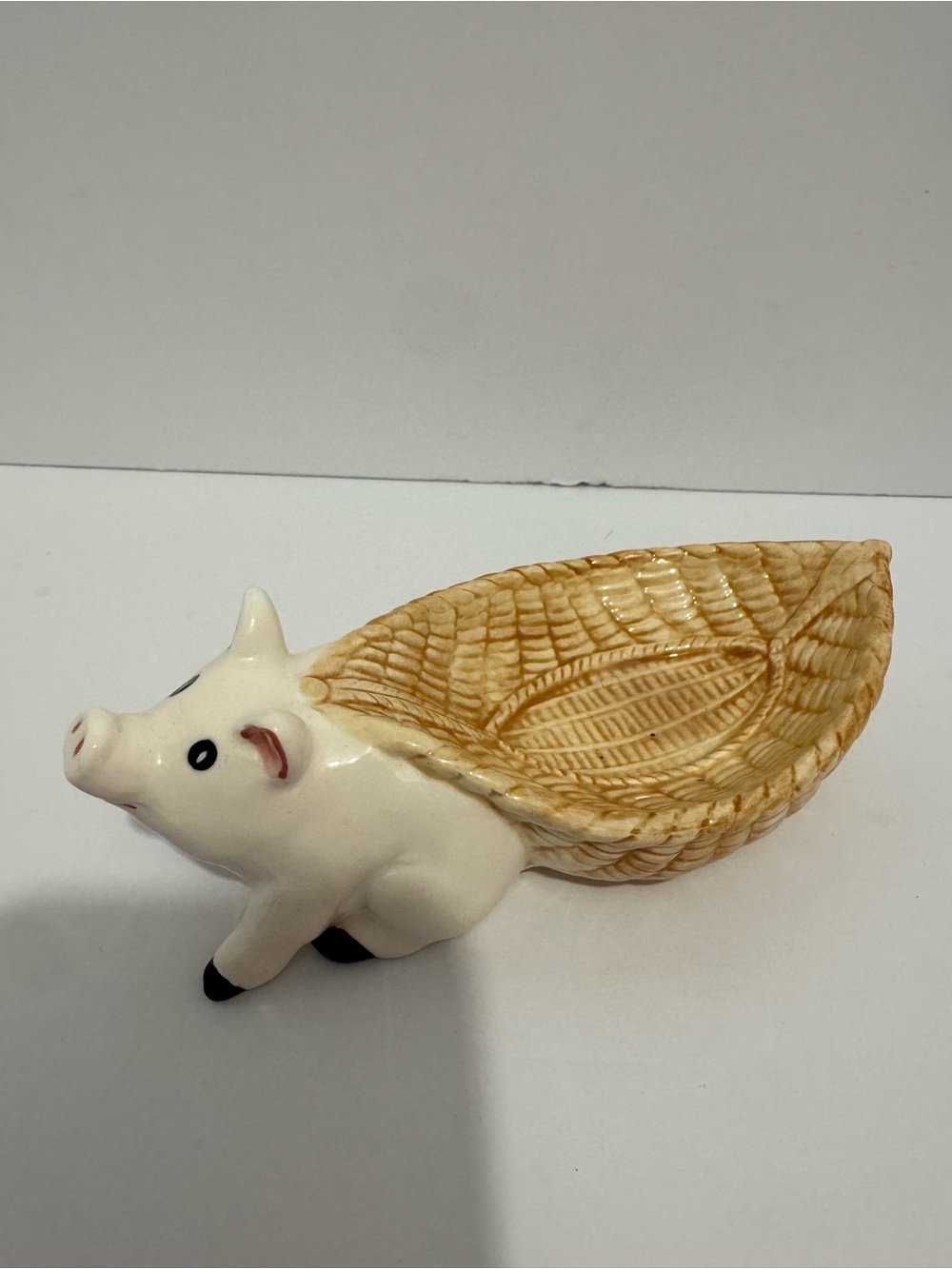 Vintage Howard Kaplan’s Porcelain Pig Woven Tan Basket Trinket/Soap Dish